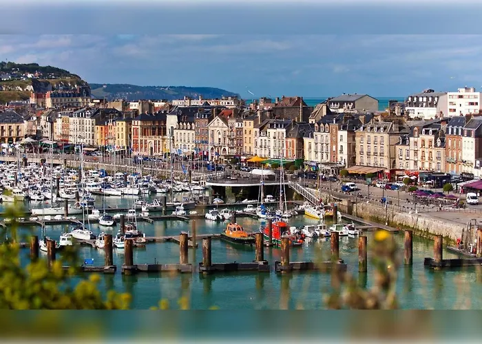 Holiday home Maison De Charme A Dieppe, Confort Et Loisirs *